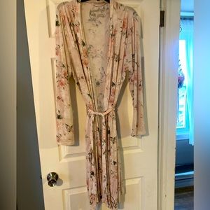 Latched Mama robe! So soft and beautiful! 2x/3x